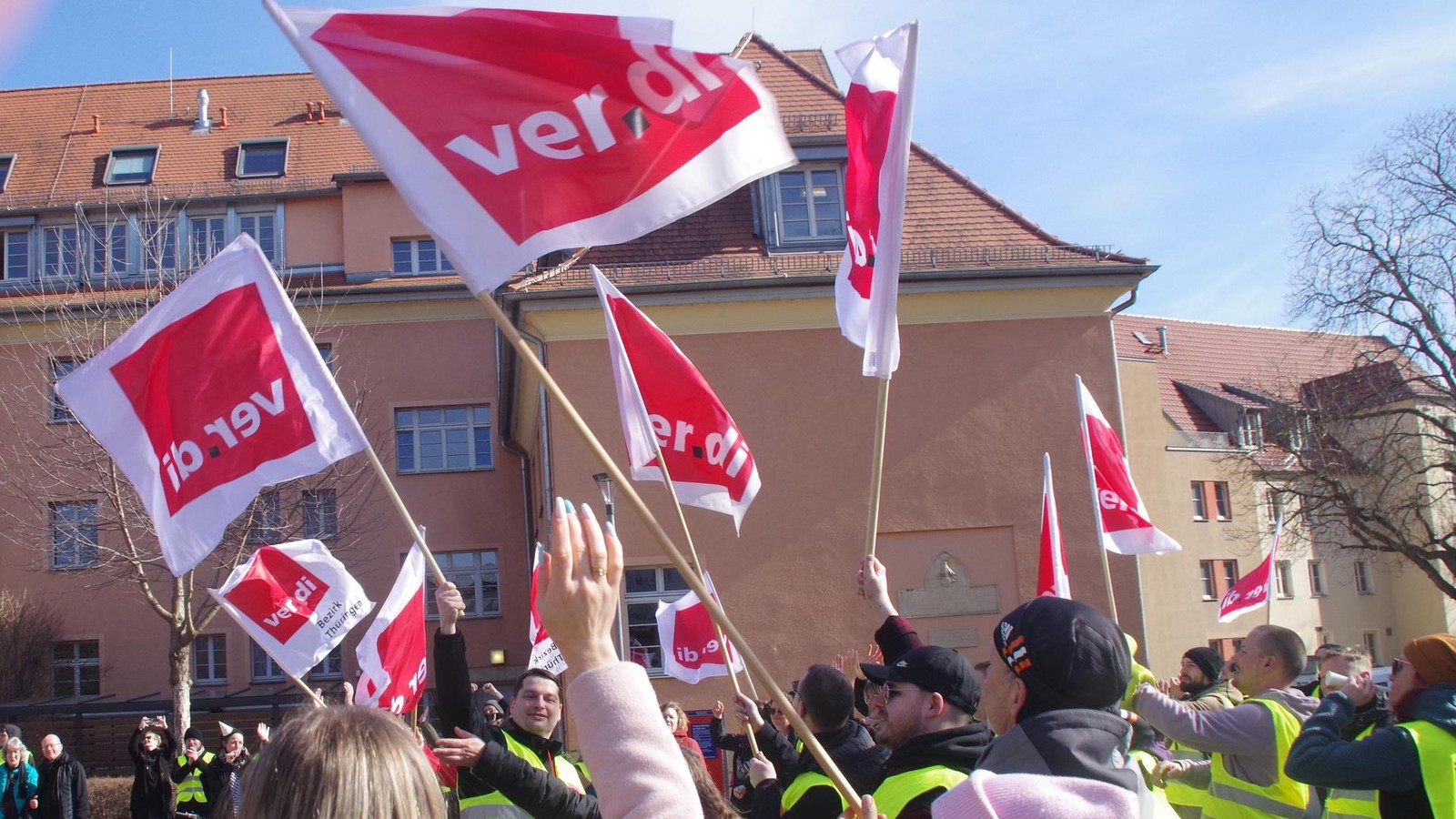 Entt-uschende-Verhandlungsrunde-Verdi-k-ndigt-gro-en-Streik-in-Jena-an