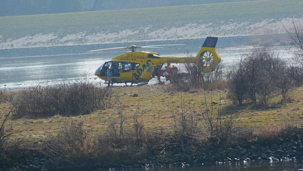 Verletzter Junge: Rettungshubschrauber landet auf Elbinsel