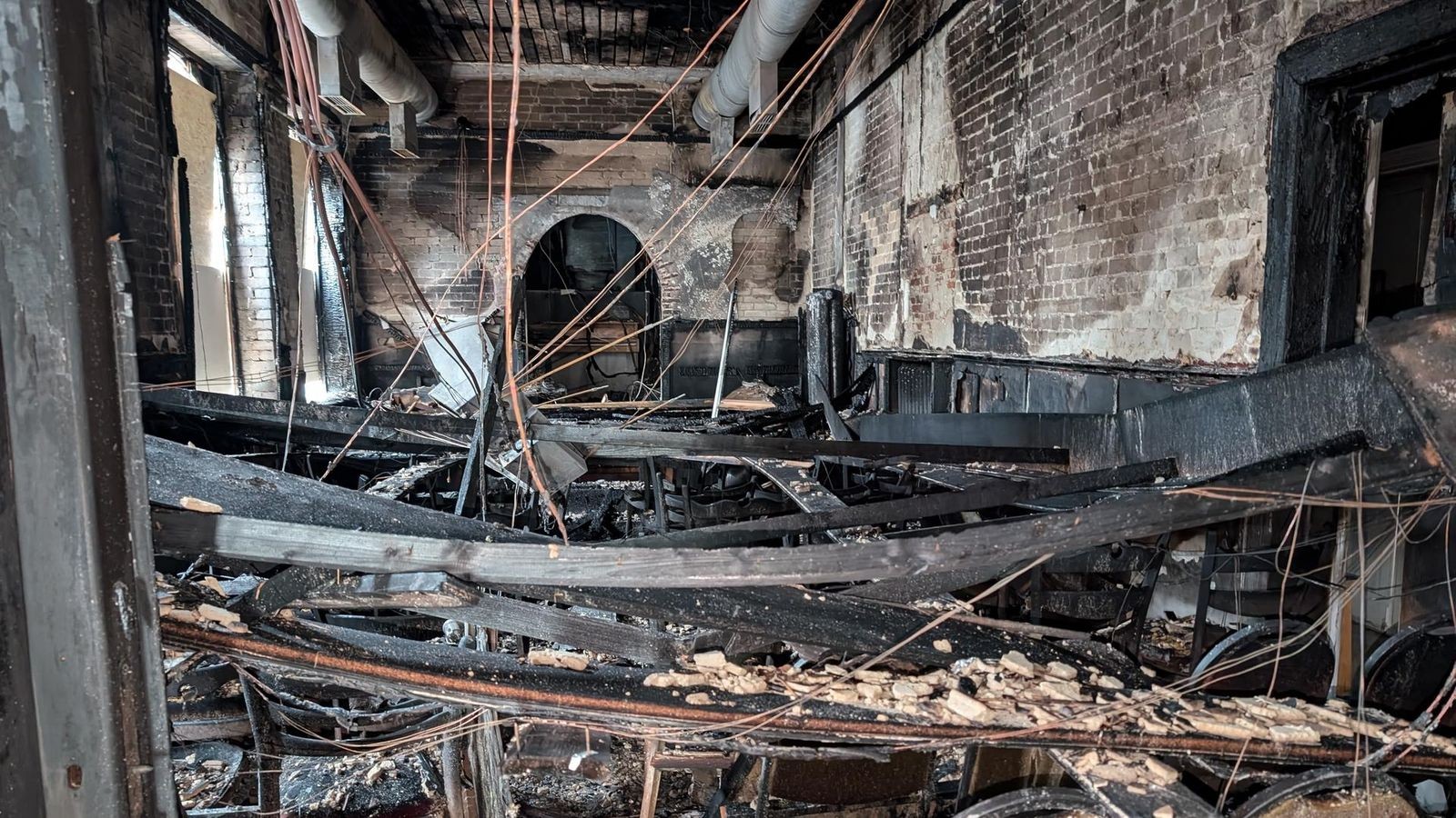 Hamburgs-heimatlose-Horror-B-hne-Vorhang-bleibt-f-r-immer-zu