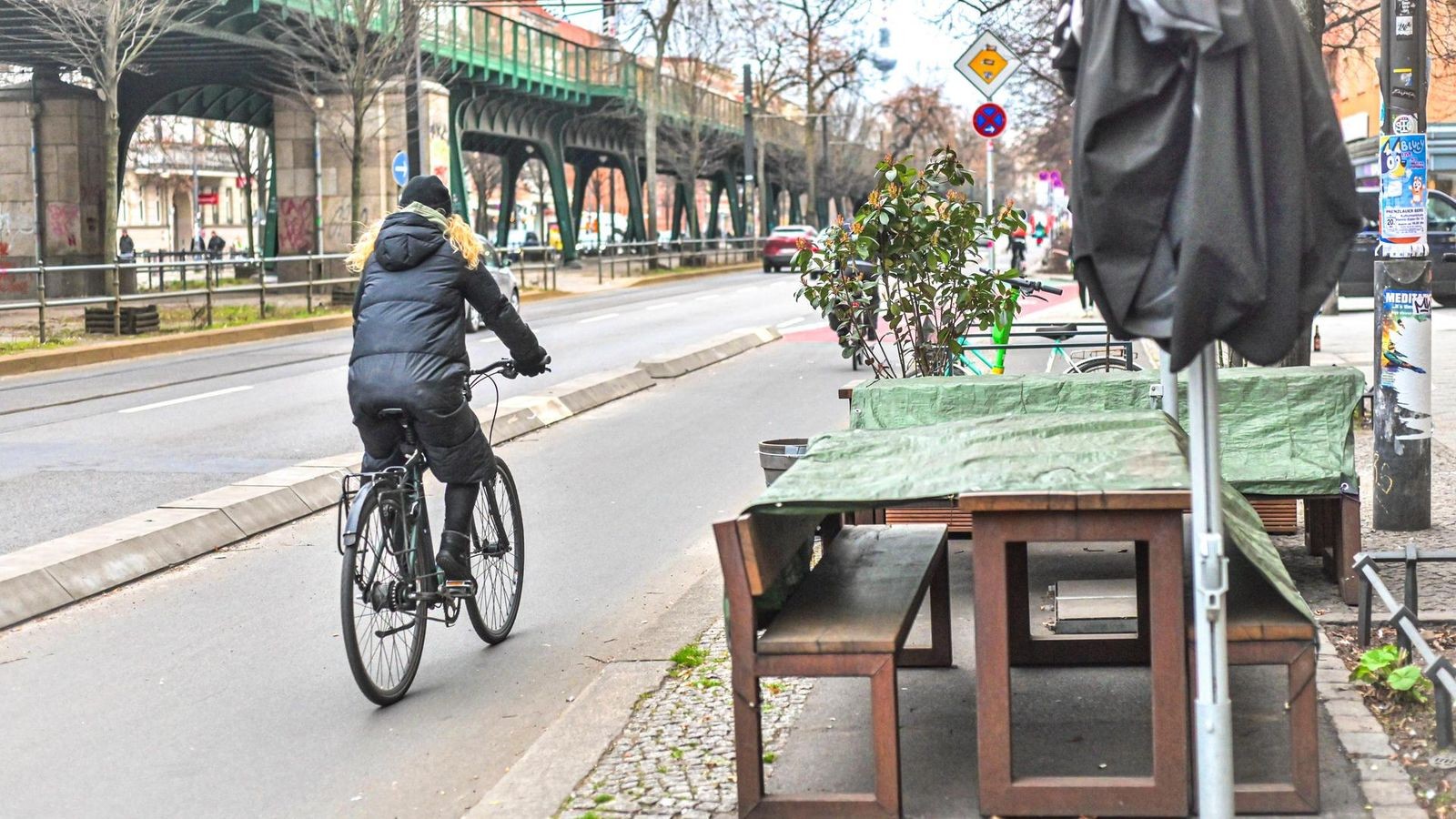 -Schmei-t-die-Autos-da-raus-baut-die-Stra-en-um-