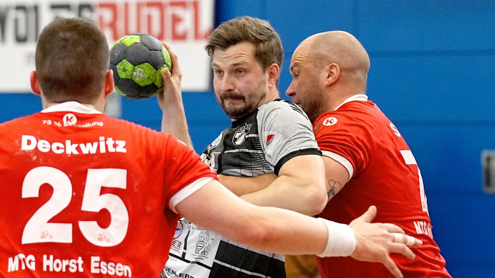 Handballer-am-Niederrhein-legen-los-Diese-Teams-steigen-ab-diese-steigen-auf