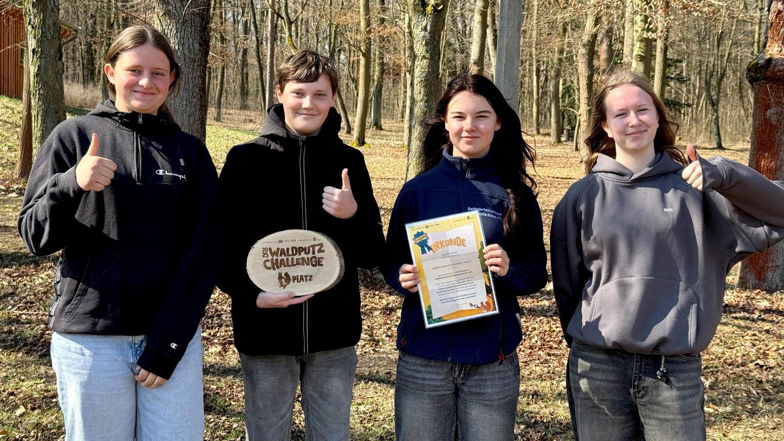 preisgeld-pokal-pflanzaktion-th-ringer-sch-ler-r-umen-den-wald-auf