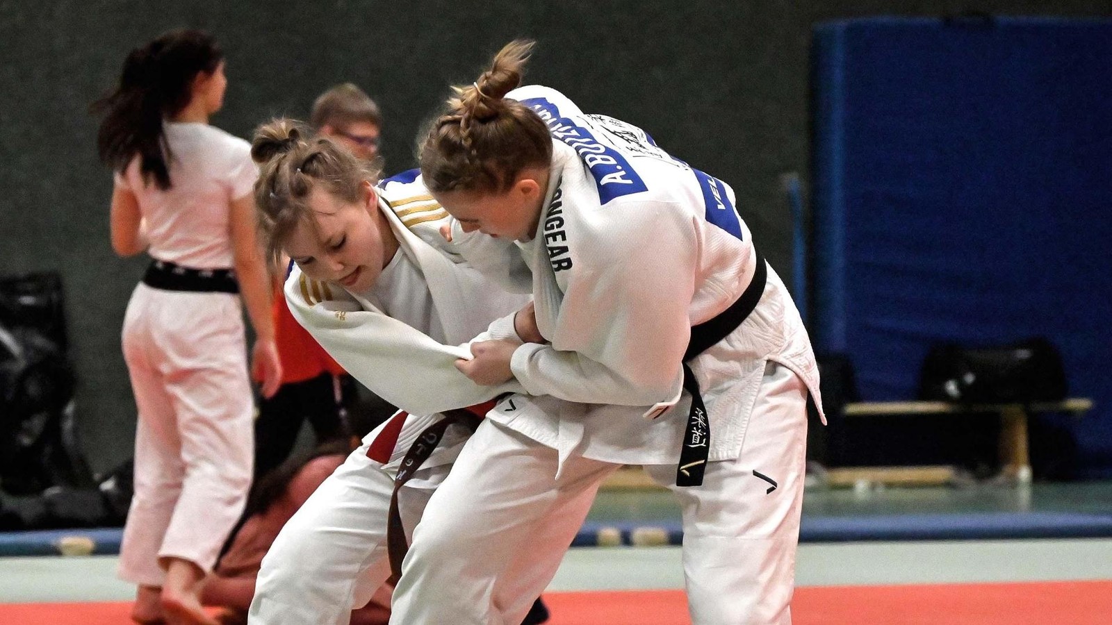 Bundesliga-K-mpfer-dabei-Velbert-l-dt-zum-Judo-Turnier-ohne-Gewichtsklassen