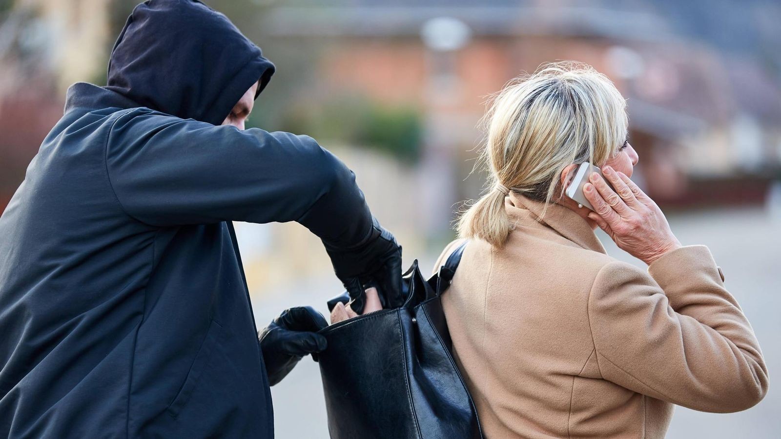 Wo-und-wann-Touristen-Opfer-von-Straftaten-in-Berlin-werden