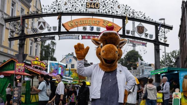 Cranger Kirmes: Herner Fußball-Persönlichkeit steckt im Maskottchen-Kostüm