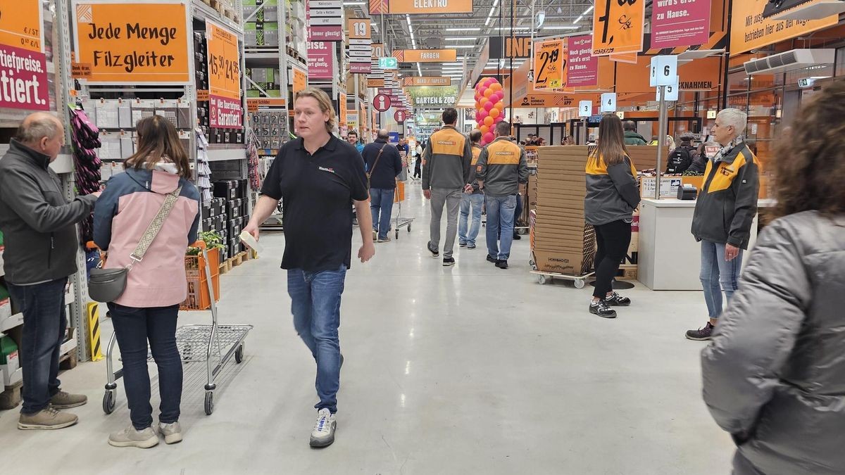 Hornbach Ansturm bei Eröffnung XXLBaumarkt lockt mit Angeboten