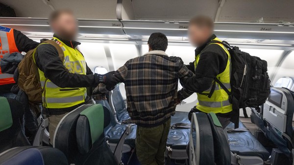 Proteste in Iran: NRW verhängt Abschiebestopp in das Land