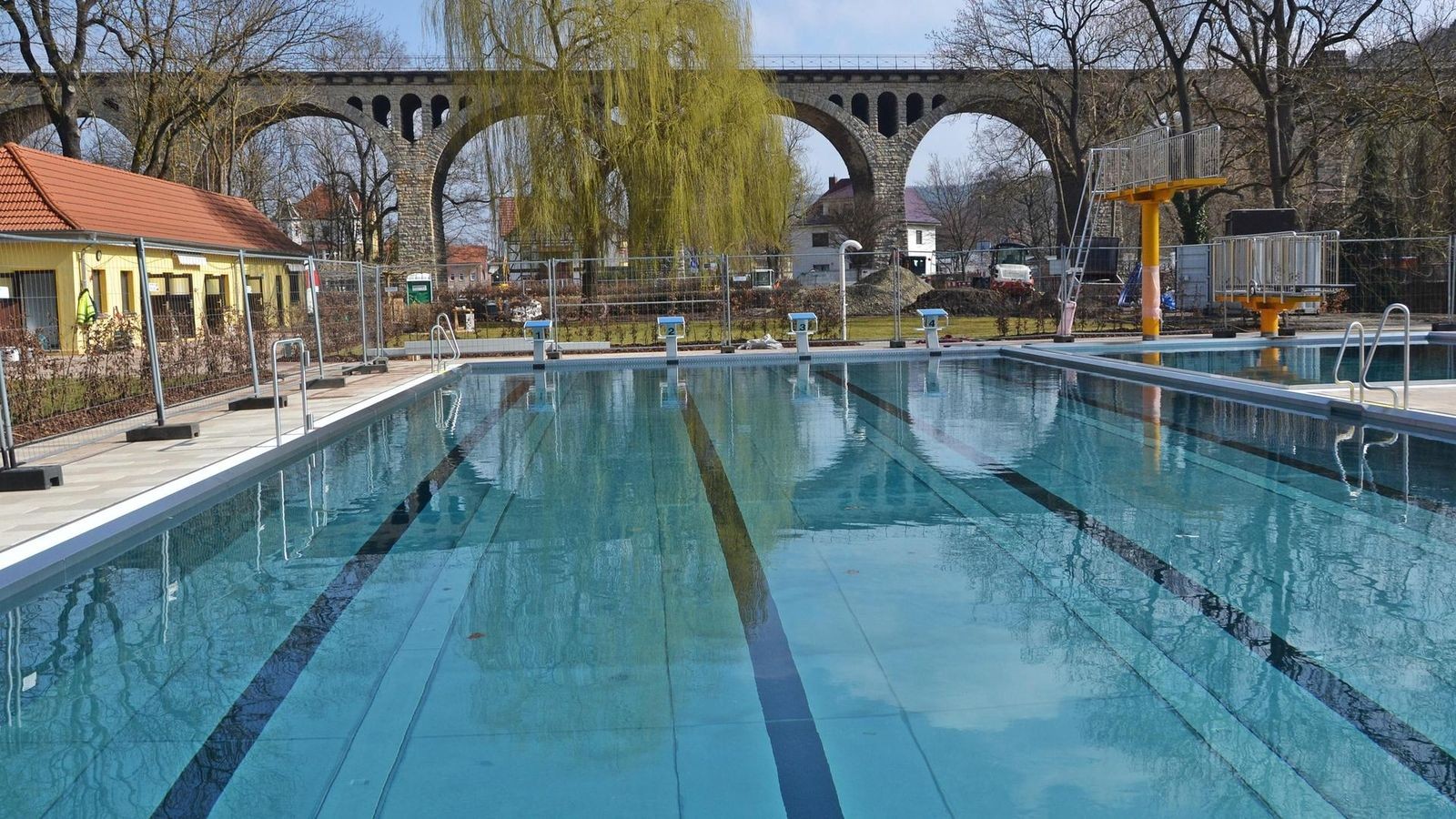 Stadtilms-Schwimmbadsanierung-steht-vor-dem-Abschluss