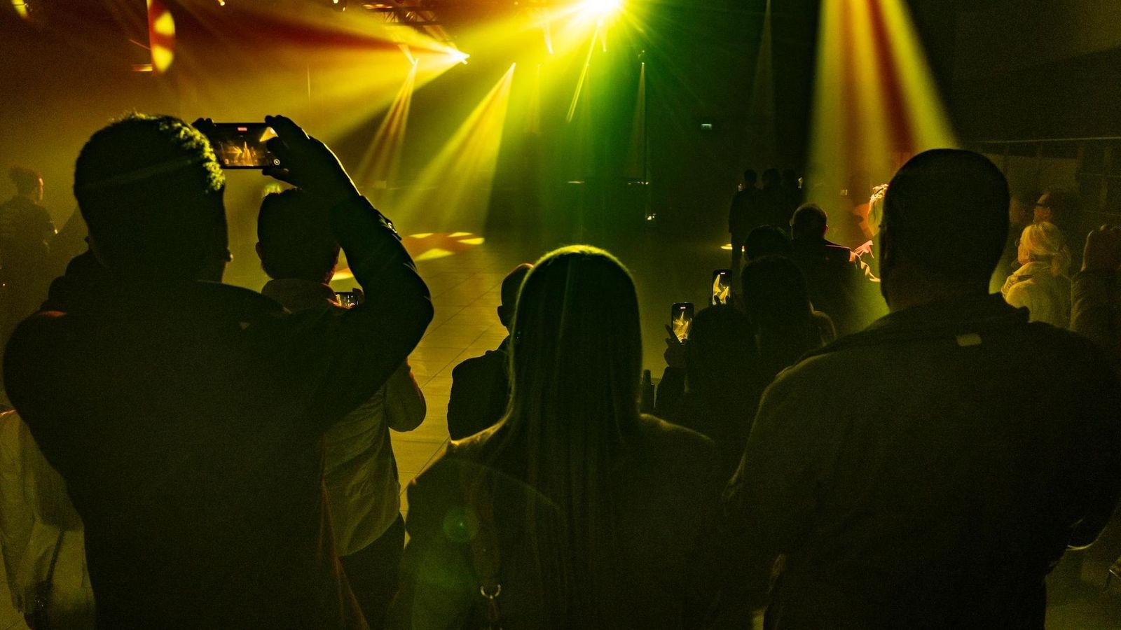 Ex-Tarm-Center-in-Bochum-Revival-Party-ausverkauft-Leute-drehen-am-Rad-