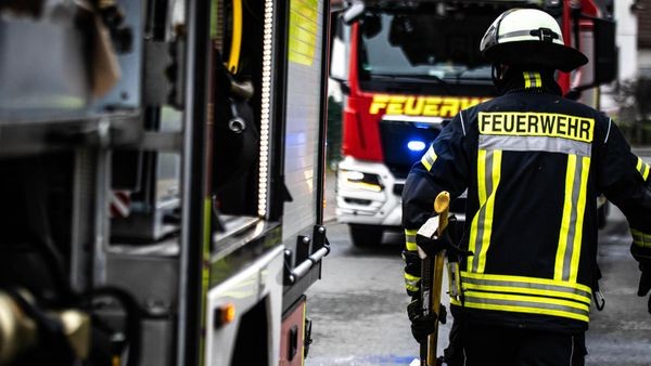 Einsatz in Bottrop: Feuerwehr löscht Brand in Gewerbegebiet