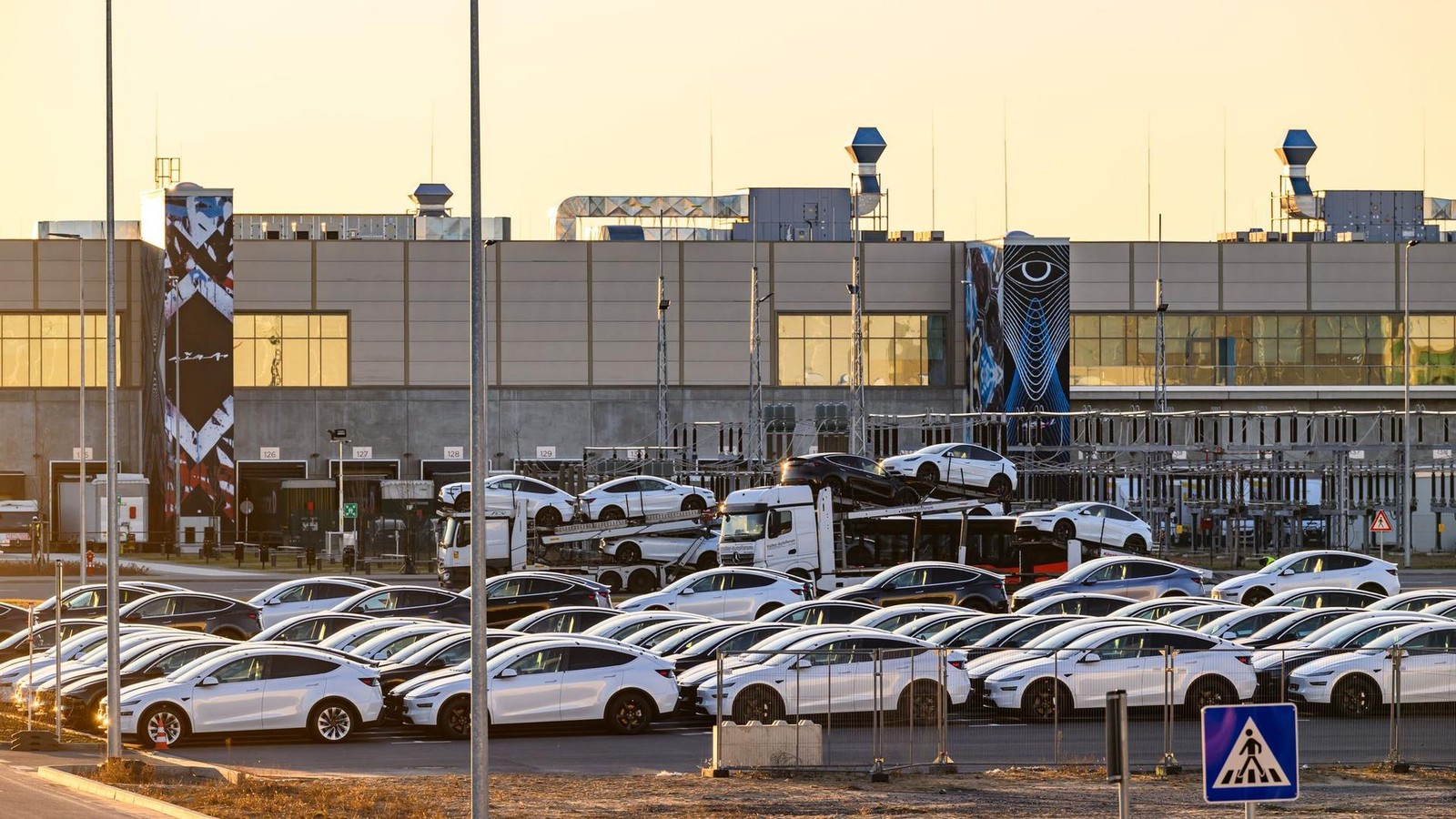 Tesla-in-Gr-nheide-Werksleiter-mit-Wutrede-vor-Betriebsratswahl