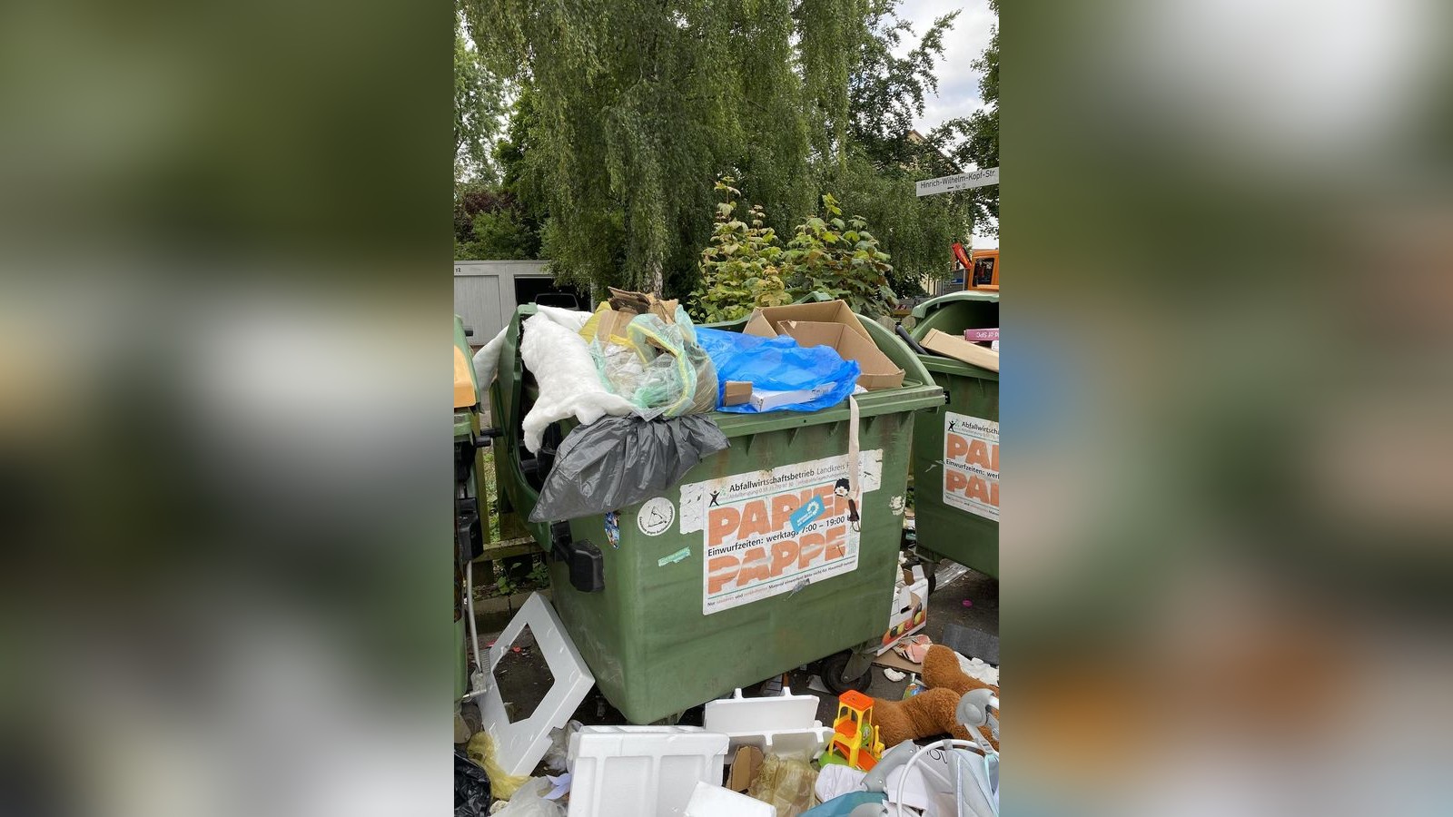 Abgebrannte-Altpapiercontainer-im-Kreis-Peine-droht-der-Abbau-von-Standorten-