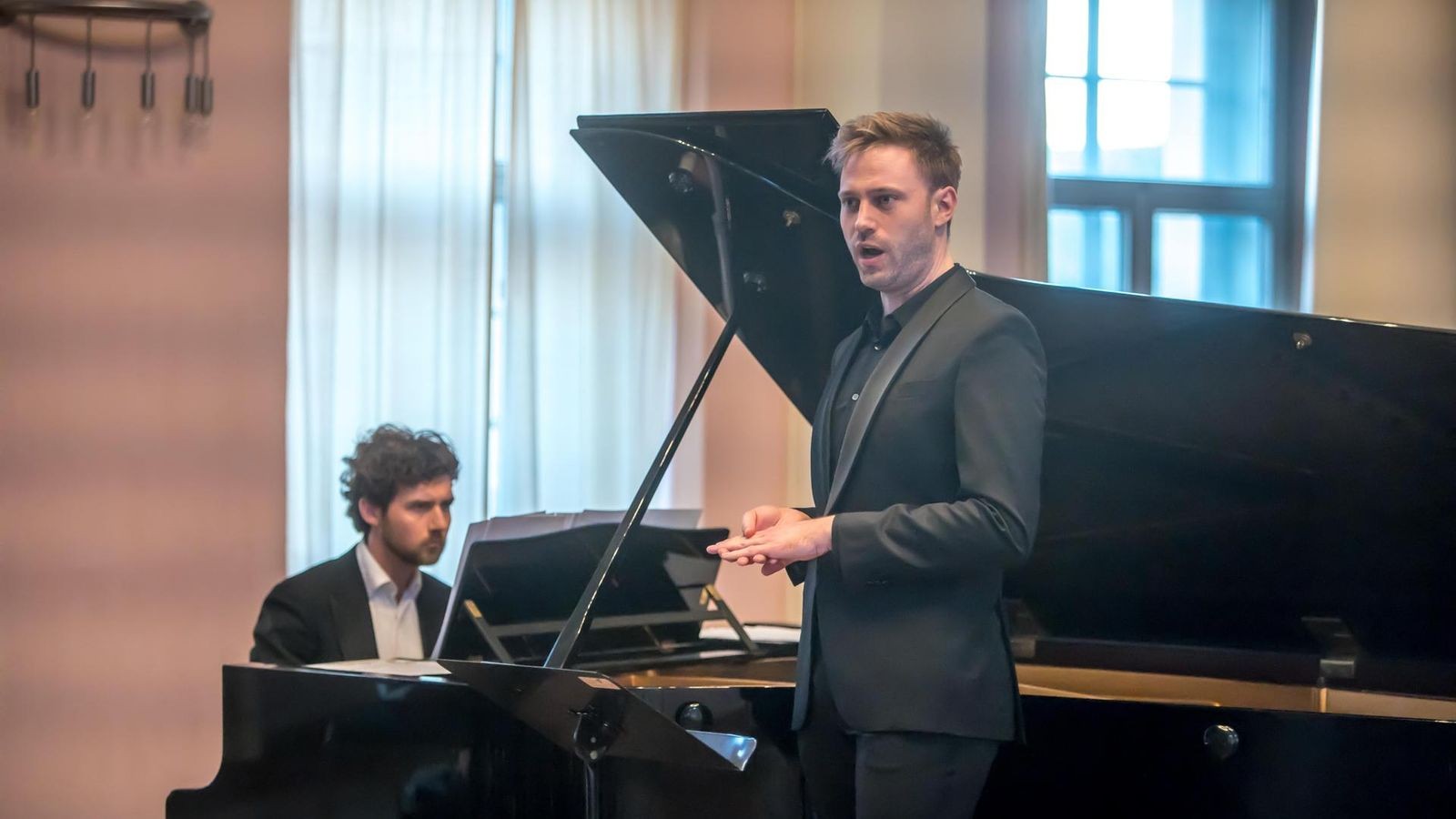 Weimar-Bewegendes-Konzert-zu-Ehren-der-Holocaust-berlebenden-va-Fahidi-Pusztai