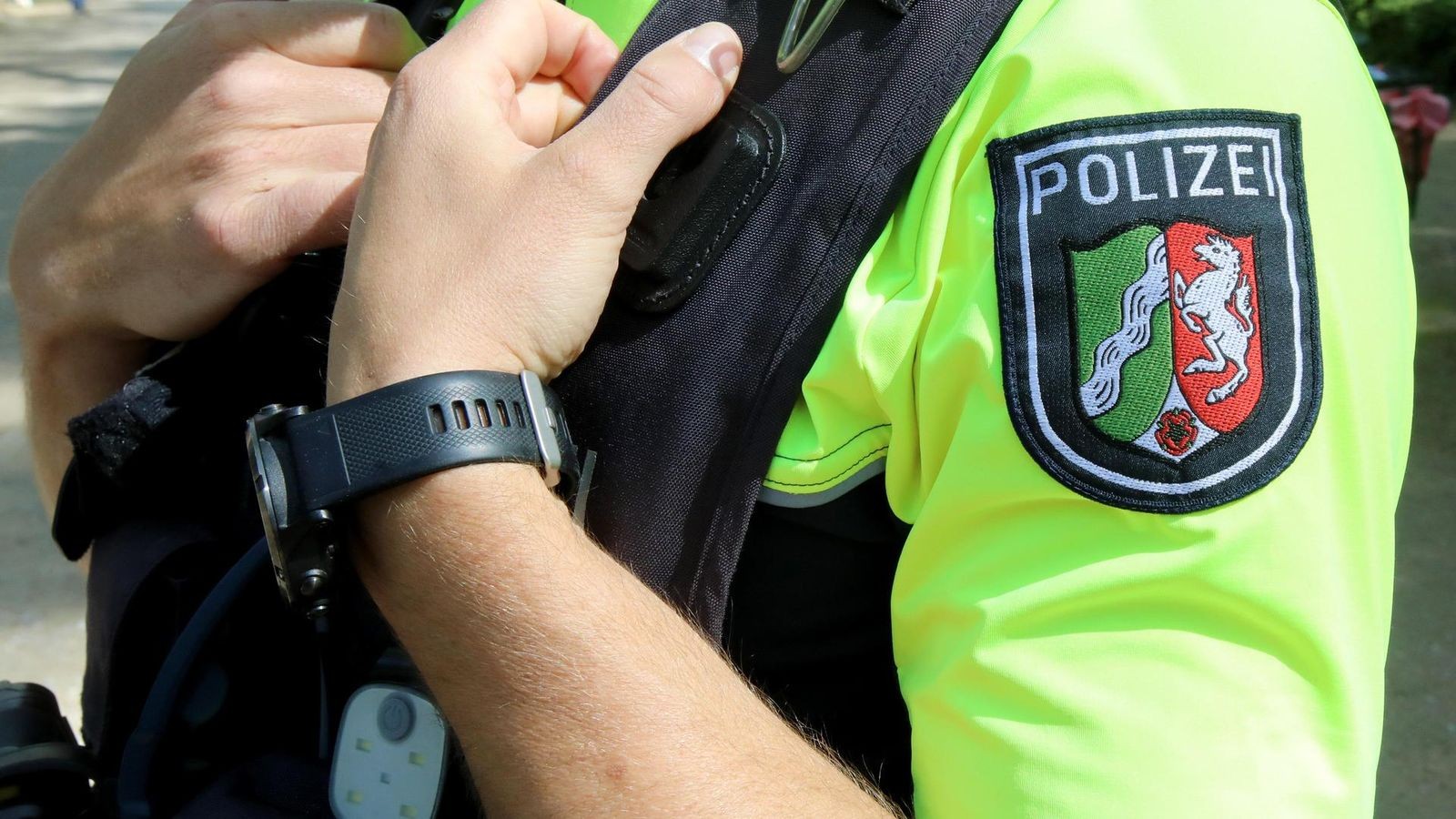 Wesel-75-J-hrige-erwischt-zwei-M-nner-bei-Einbruchsversuch-T-ter-fl-chten