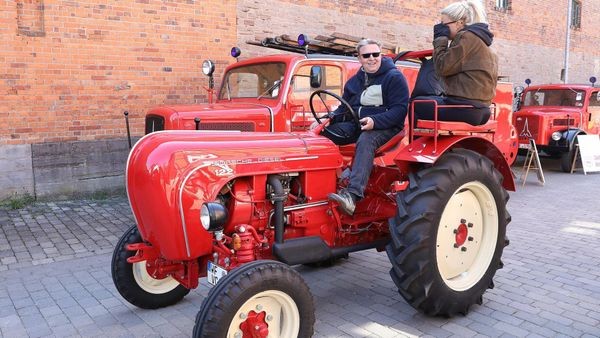 26 starke Bilder von den Oldtimer-Treckern am Heeseberg
