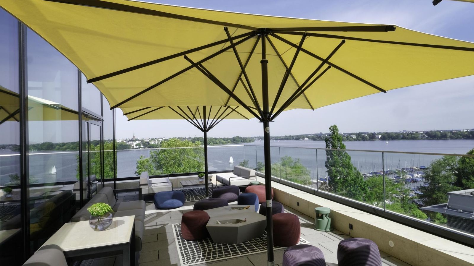 Rooftop-Bars-mit-einer-spektakul-ren-Aussicht-ber-Hamburg