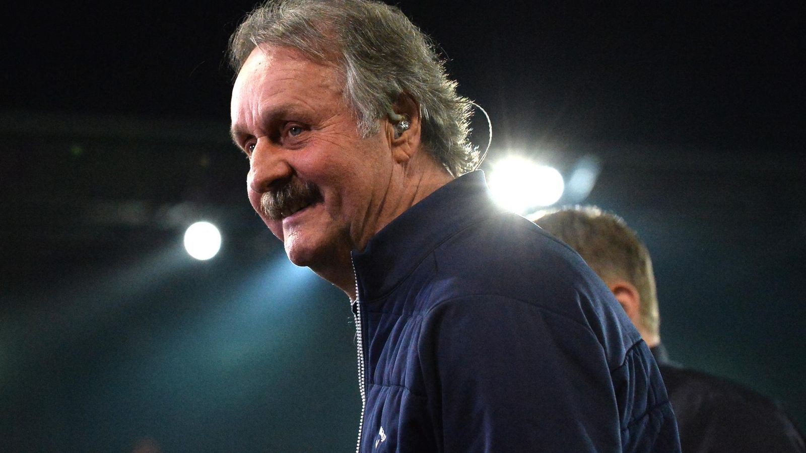Trainingseinheit-gewonnen-Peter-Neururer-kommt-zum-Dicken-Stein
