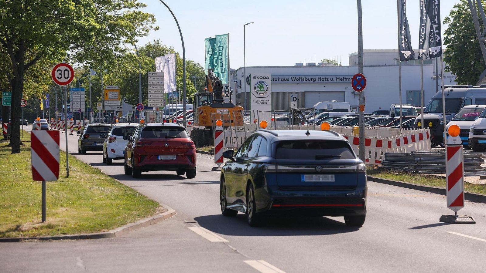 Staugefahr: Heinrich-Nordhoff-Straße in Wolfsburg einspurig