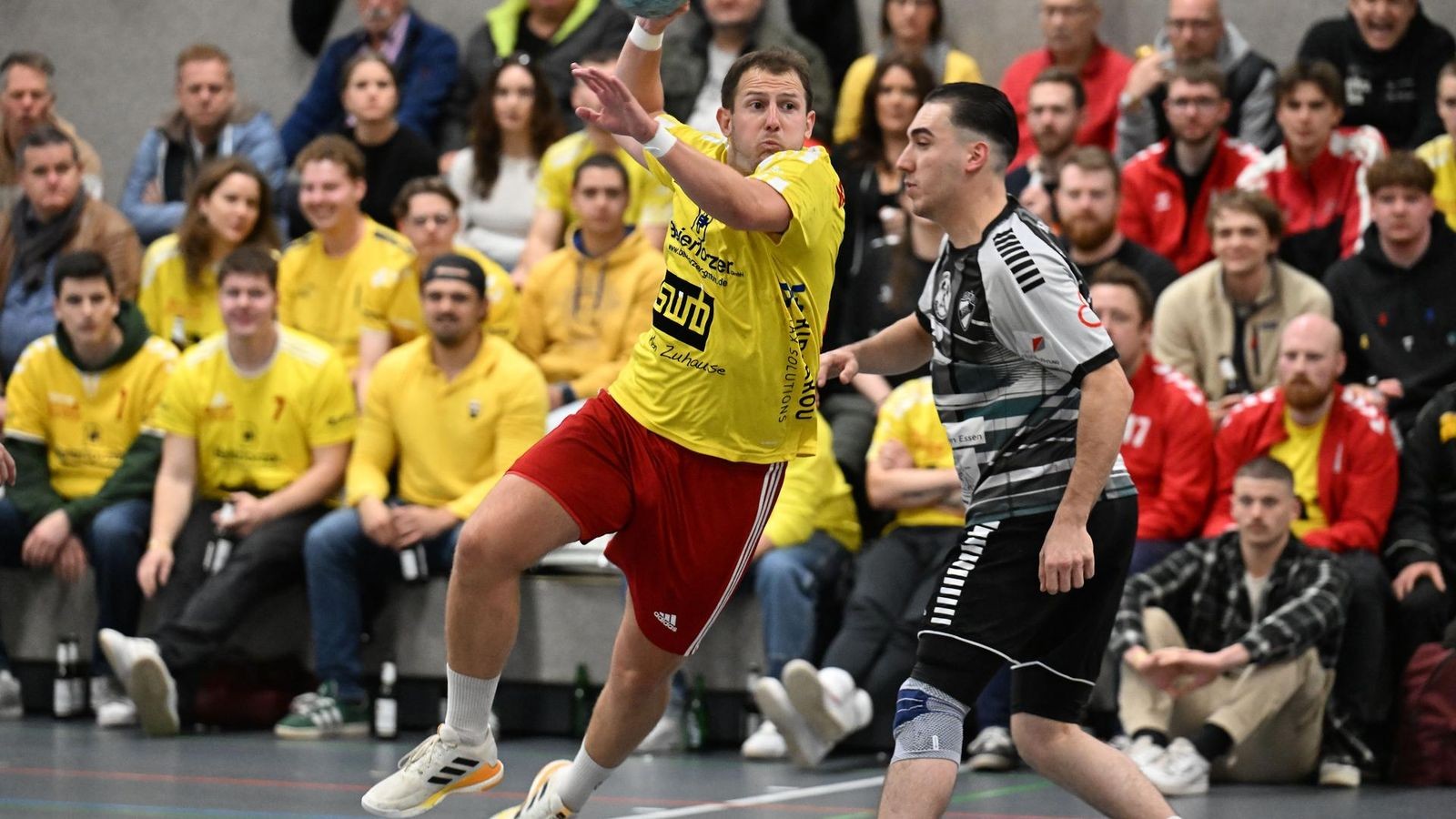 Historischer-M-lheimer-Auftaktkracher-im-Handball-volle-Halle-und-Emotionen