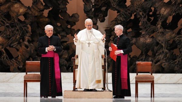 Papst Leo überrascht bei erster Audienz: „Ich lerne noch“