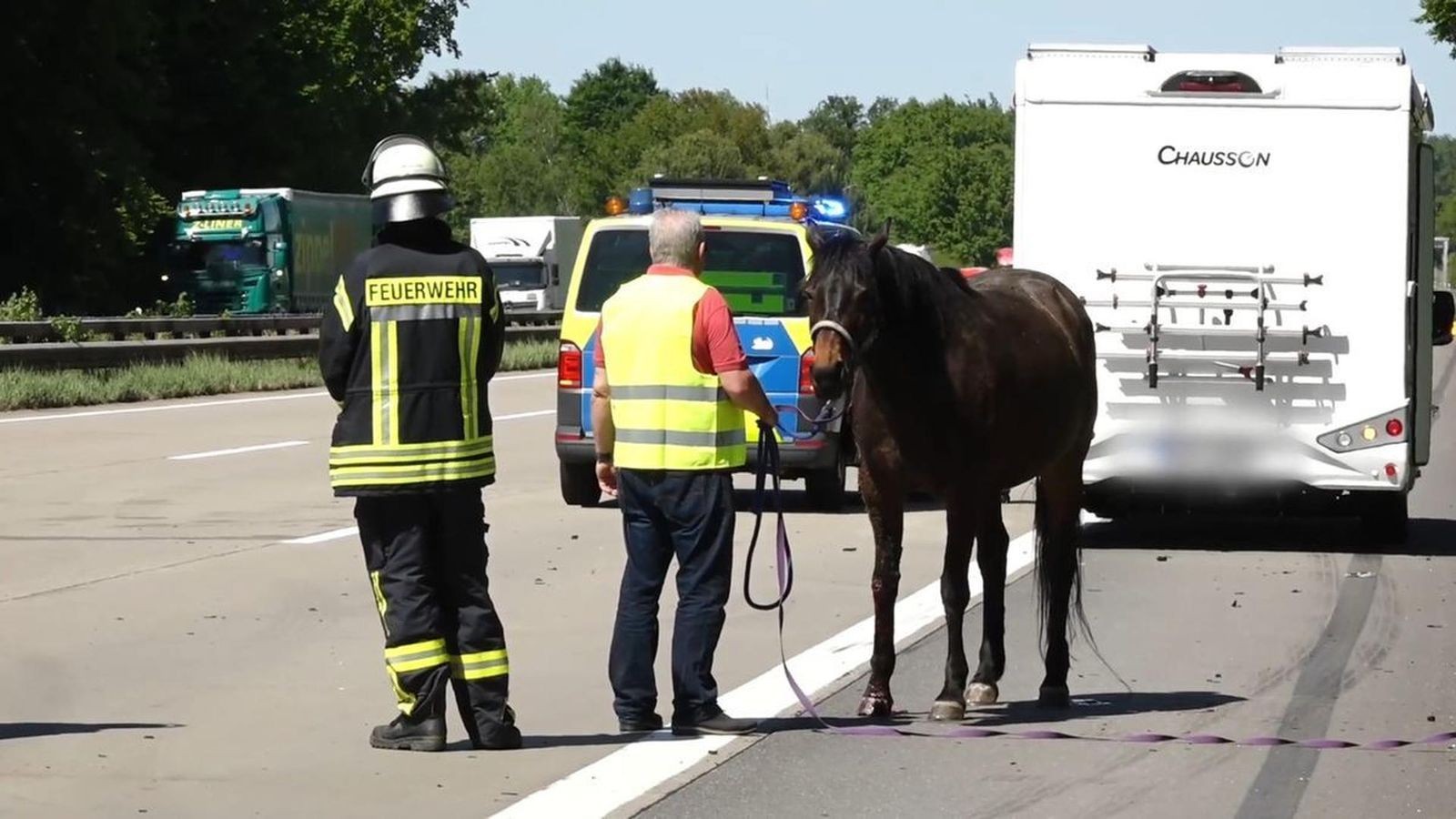 Unfall mit Pferdetransporter - A7 lange gesperrt