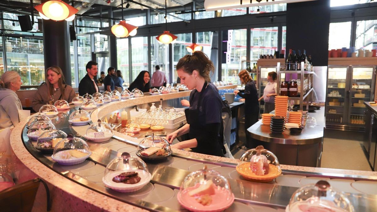„Kerb“ am Potsdamer Platz: Diese Gerichte gibt es in der Food Hall zu ...