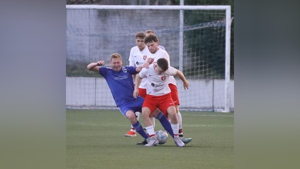 Tritt-Attacke auf Schladener Fußball-Fan – das sagen die Vereine