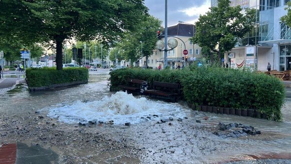 Wasserrohrbruch in Wolfsburg: Land unter mitten in der City