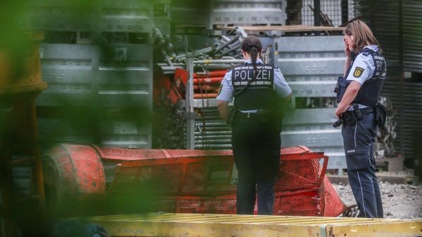 Drei Arbeiter sterben bei Gondel-Absturz auf Brücken-Baustelle