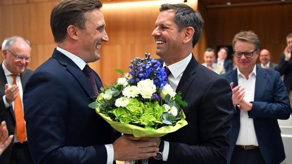 Erst Blumen, dann Klartext: Opposition watscht Olaf Lies ab