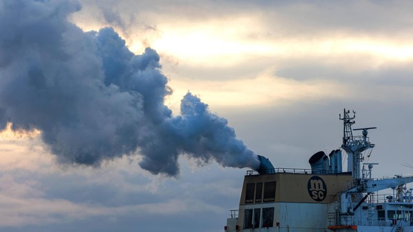 Giftiges Altöl als Schiffstreibstoff verkauft? Hamburger Unternehmer vor Gericht