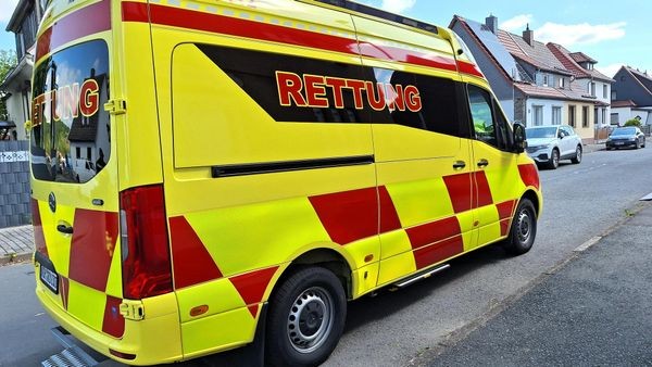 Unfall im Kreis Nordhausen: Frau ist verletzt nach harter Landung im Straßengraben