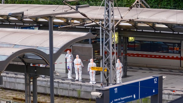 „Um Stimmen zum Schweigen zu bringen“: Messerattacke am Hauptbahnhof vor Gericht