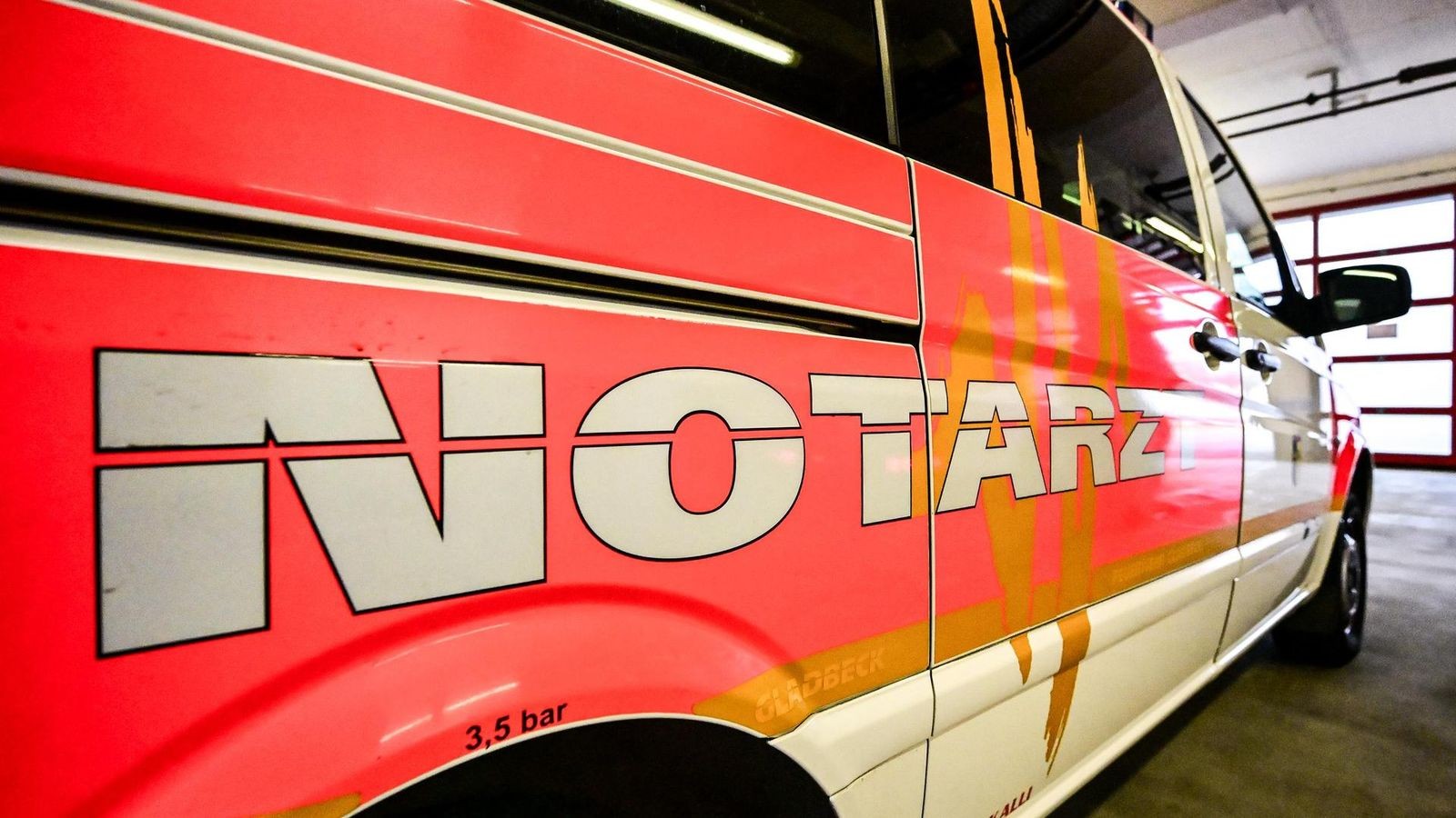 Aufmerksamer-Autofahrer-in-Heiligenhaus-rettet-bewusstlose-Frau