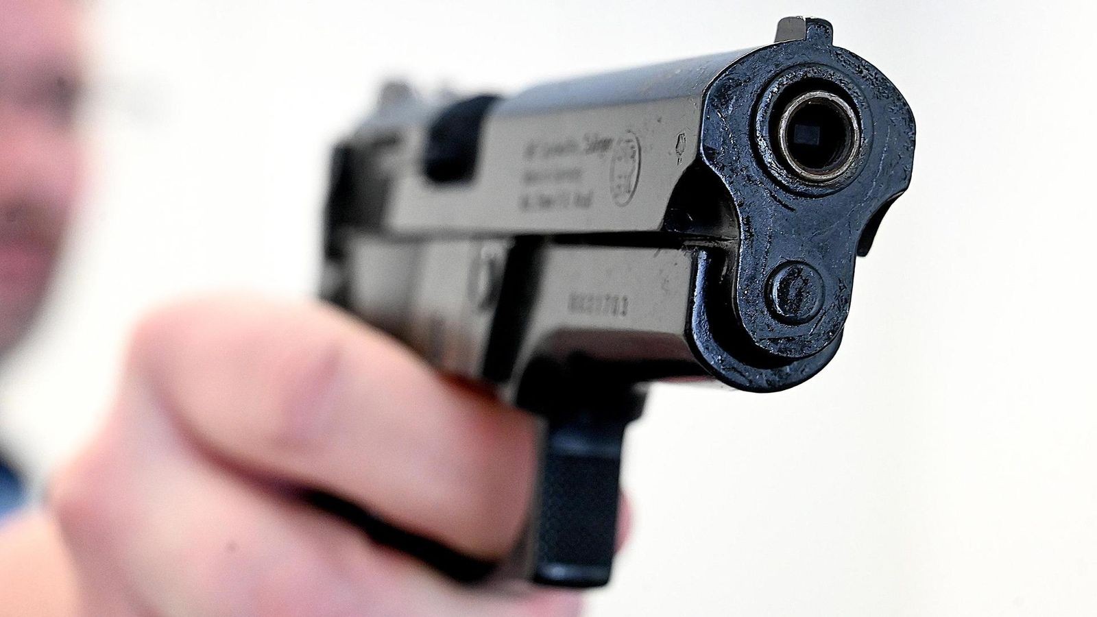 Unbekannter-feuert-Sch-sse-in-Bottroper-Ladenlokal-ab-Mordkommission-ermittelt