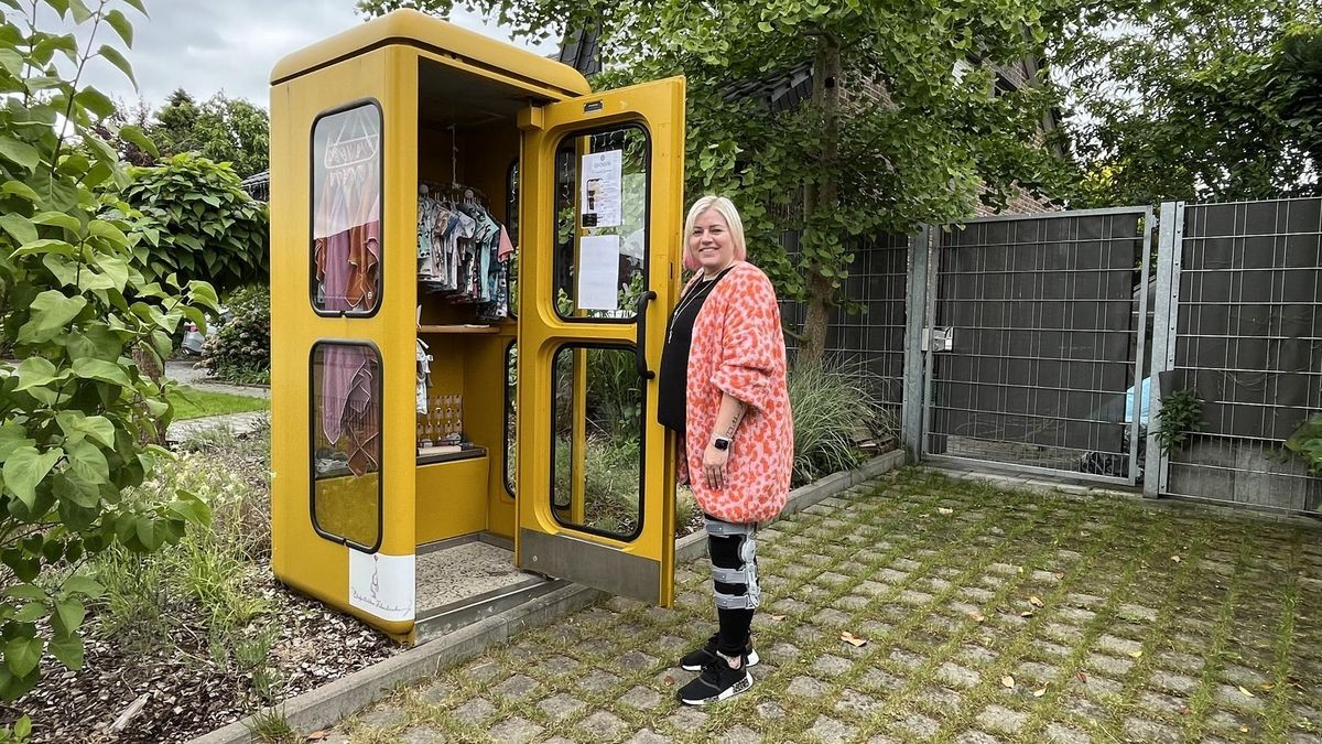 Telefonzelle im Garten Ehemaliges Gartenklo wird zur Boutique