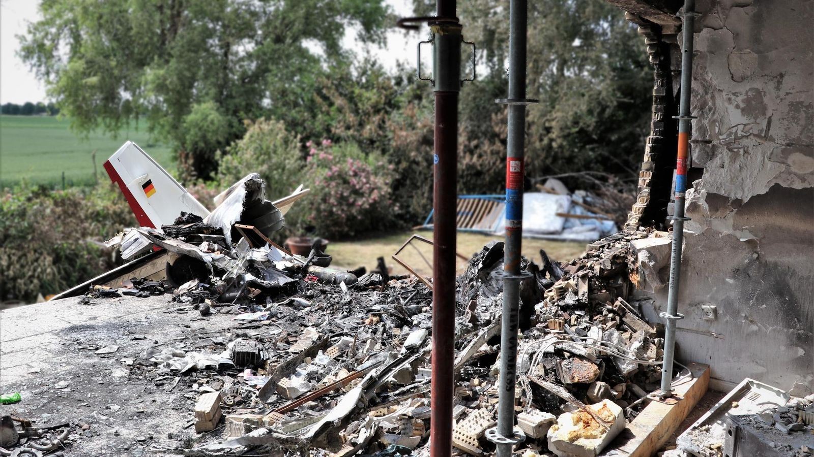 Neue-Details-zum-Flugzeugabsturz-in-Korschenbroich-Der-Motor-rappelt-so-