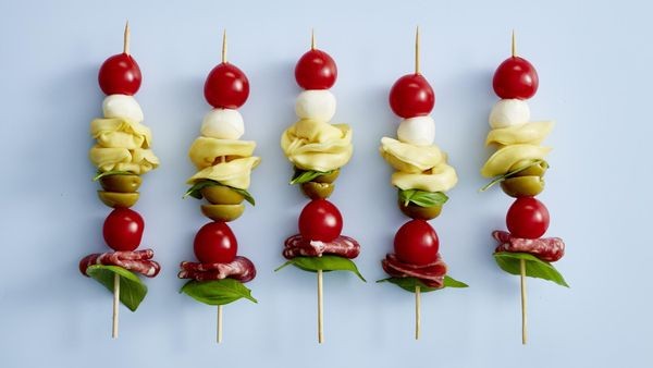 Tortellinisalat am Spieß mit Orangendressing