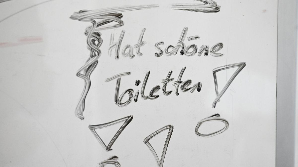 Besuch der Toiletten der Hellweg-RealSchule