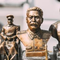 Soviet Leader Josef Stalin. Concept Of Nostalgia For Soviet Union. Miniature Bronze Figurines Of Joseph Stalin. Kleine Bronzestatue von Josef Stalin