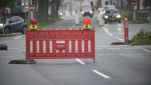 Hohlraum entdeckt: Wichtige Hauptstraße in Duisburg gesperrt