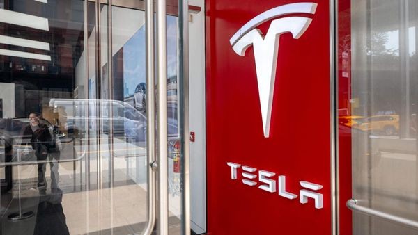 Ärger für Elon Musk: Tesla-Kunden klagen gegen Autobauer
