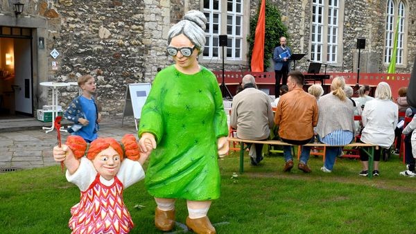 Rund um diese Wolfsburger Kirche geht es im Sommer rund