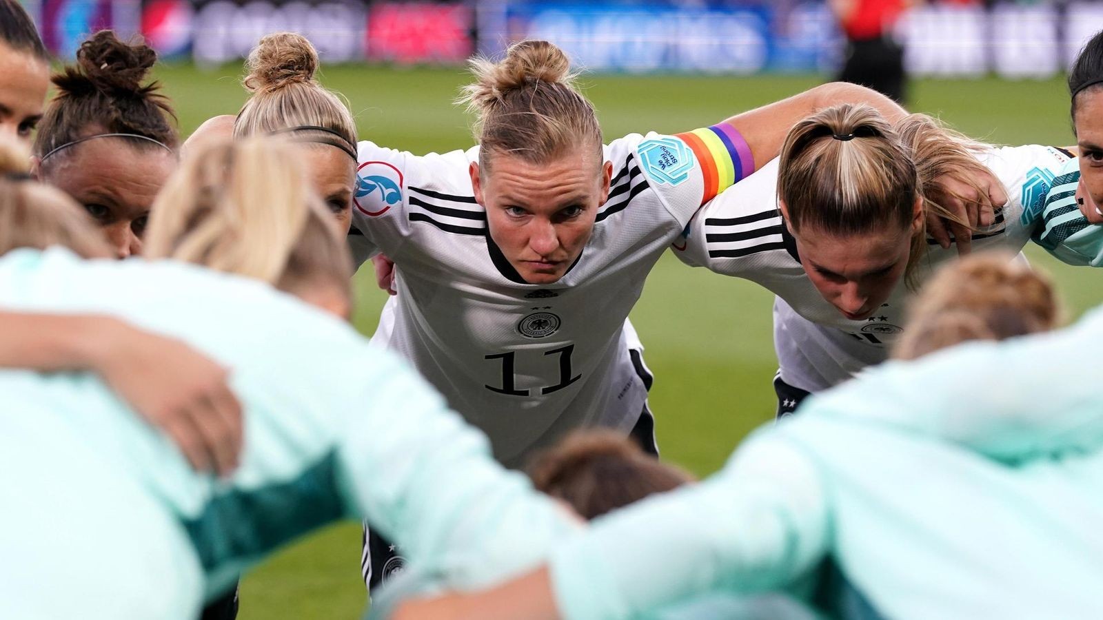 Fans-k-nnen-sie-in-M-lheim-treffen-Weltklasse-Fu-ballerin-kommt