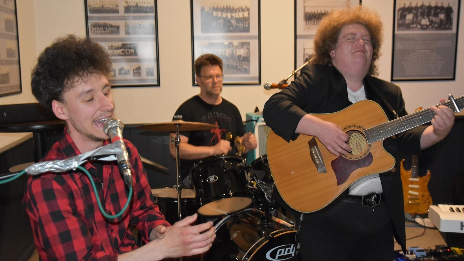 Saale-Orla-Kreis-Jackson-J-ger-arbeiten-an-der-ersten-CD