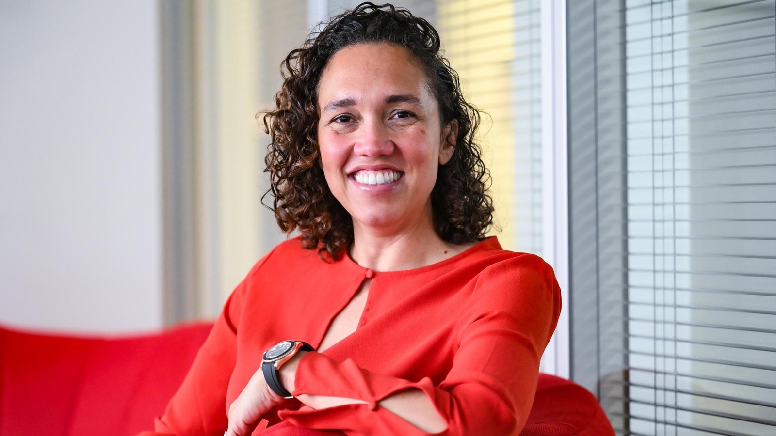 Tr-gt-sie-bald-Glatze-FDP-Politikerin-geht-haarige-Wette-vor-Landtagswahl-ein