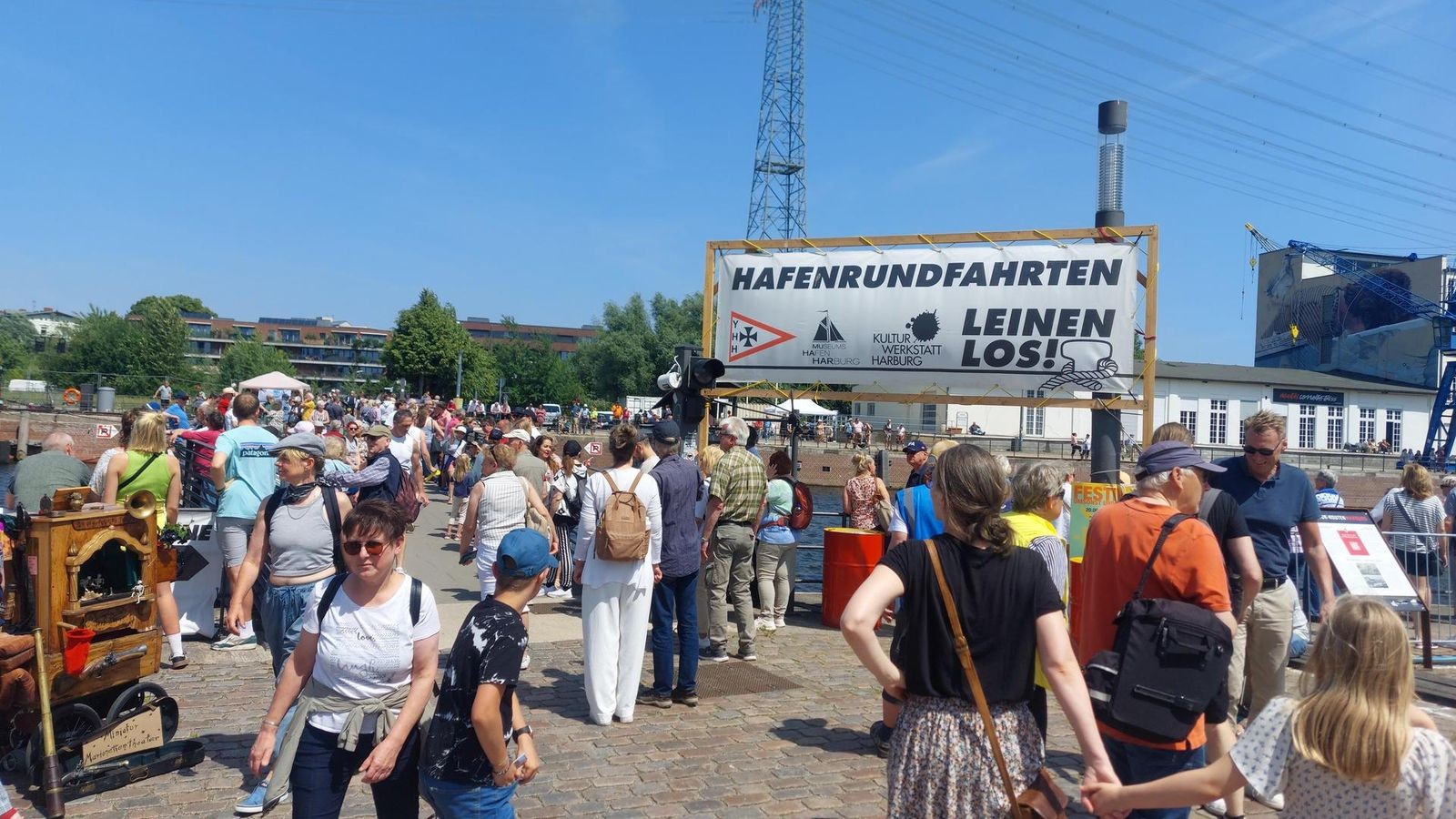 Harburg und sein Binnenhafenfest: Viele Bilder vom sonnigen Auftakt 2025