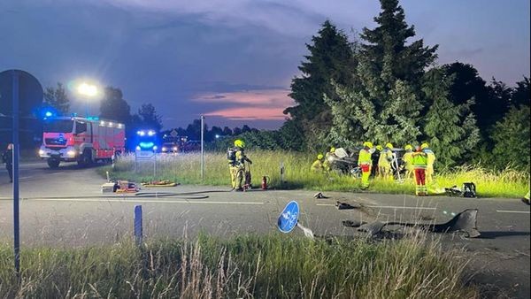 Schlimmer Unfall in Wolfsburg: 17-jähriger Fahrer schwer verletzt