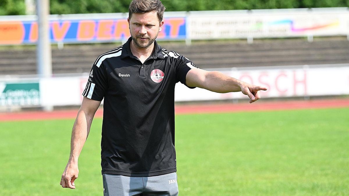 Devin Kunze ist Trainer beim SV Hohenlimburg 1910. Er leitet jeden Dienstag die „Soccer Girls“ an. M. Kleinrensing WP Hagen