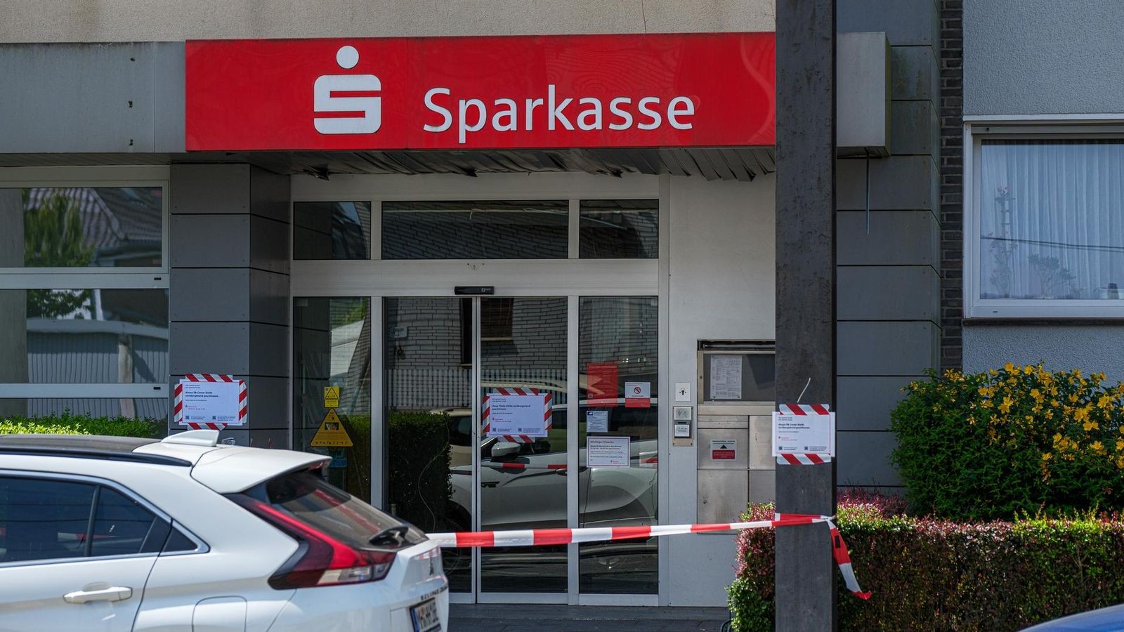 Gesprengter-Automat-in-Filiale-Sparkasse-trifft-erste-Entscheidung